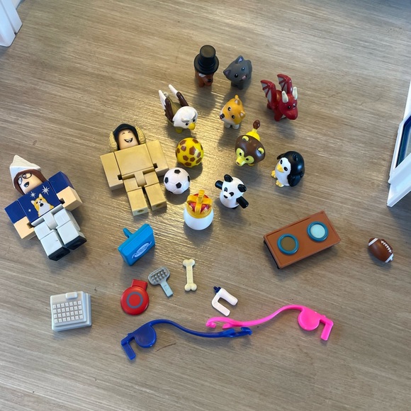 Roblox adopt me pet shop and accessories - Picture 3 of 4